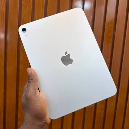 Apple iPad 10th Gen 10.9" | 64GB Storage | Silver | WiFi | Model A2696 | iPadOS